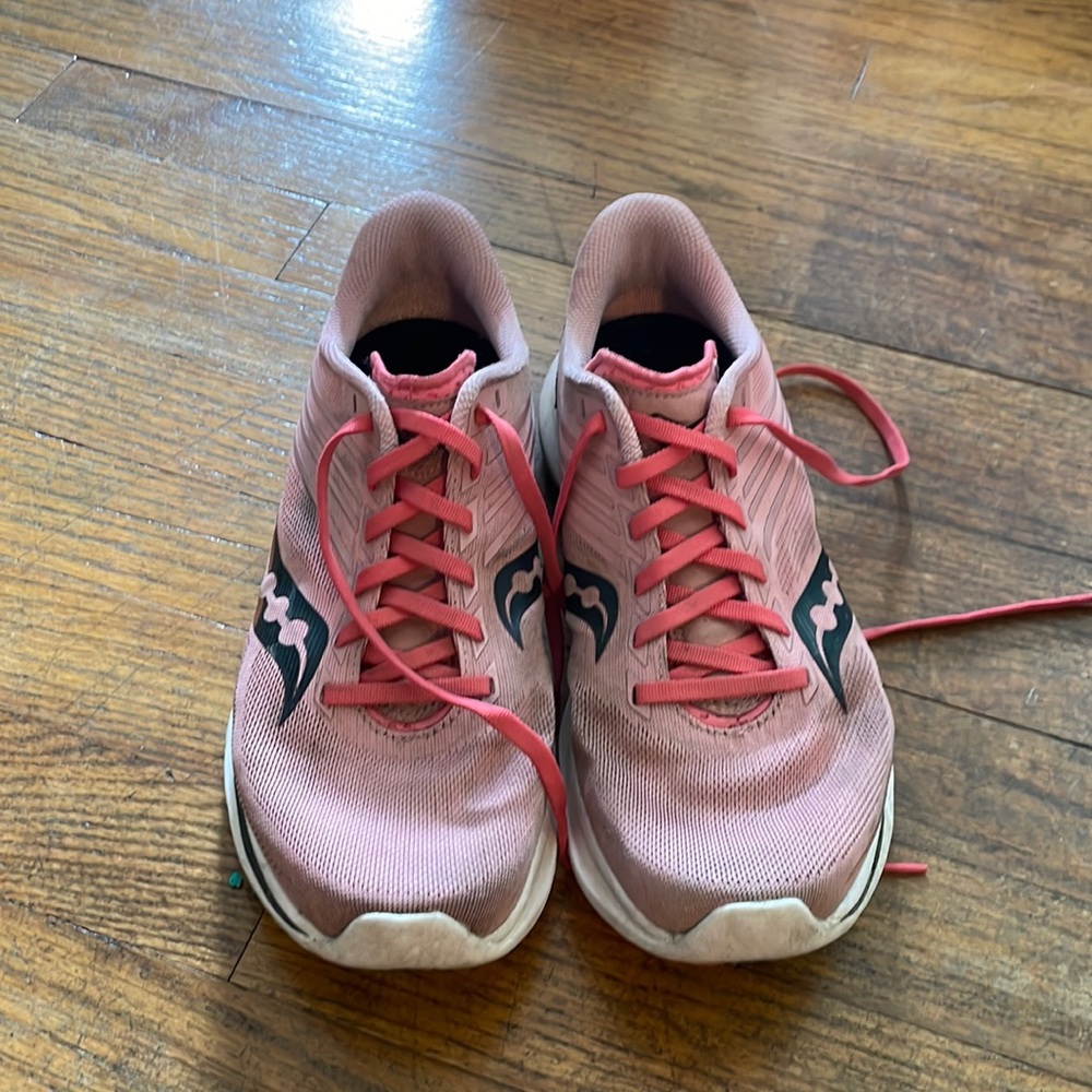 Saucony Kinvara 12 running sneakers